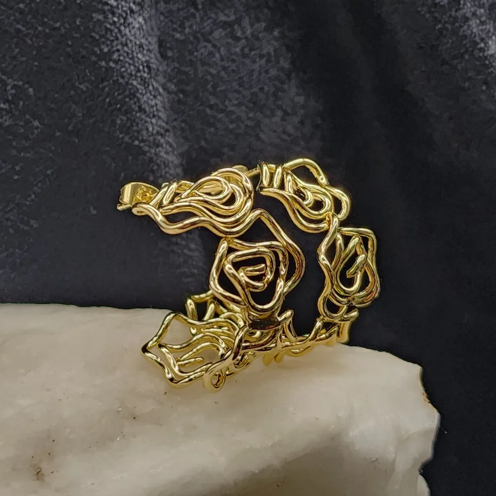 Unique Hoops Rhodium 18 kt Gold Plated Earrings/Studs Floral Design